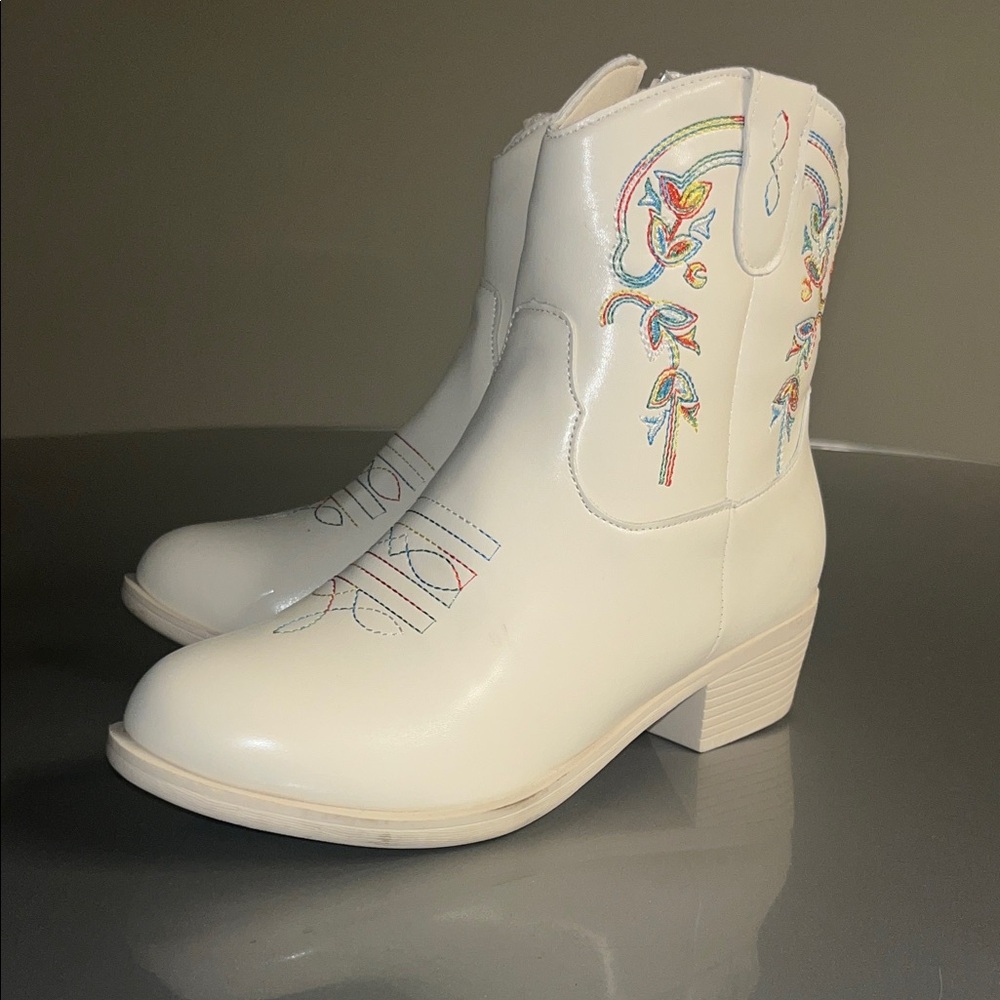 Kids Embroidered White Boots